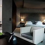 Square Hotel