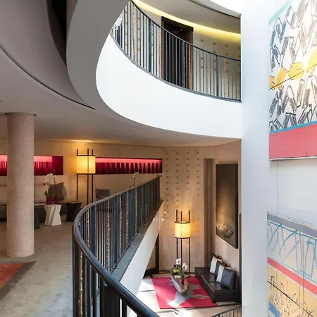 Square Hotel 5*