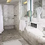 Square Hotel 5*