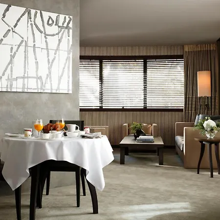 Square Hotel