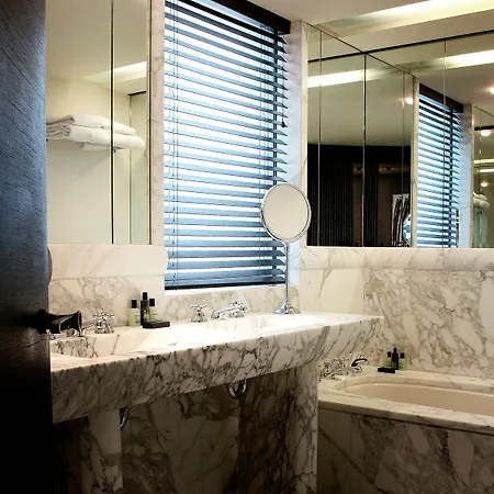 Hotell Square 5*