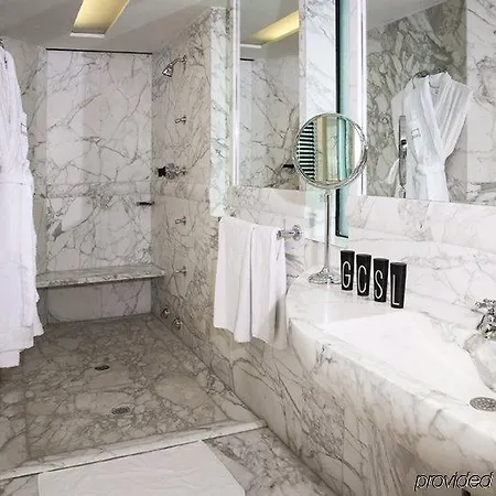 Square Hotel 5*